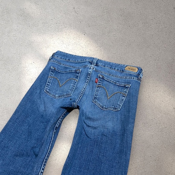 Levi's 526 Mid Rise Slender Boot Jeans - Picture 3 of 7